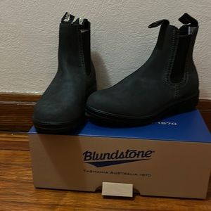Blundstone boot, size w9.5 NWT